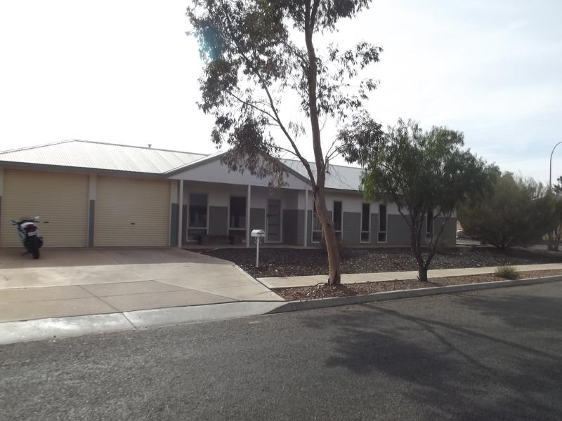 21 SWAINSONA STREET ROXBY DOWNS<BR>SA 5725