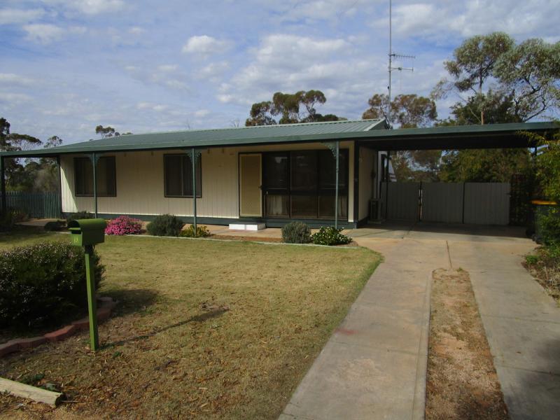 8 NAPIER COURT BERRI<BR>SA 5343