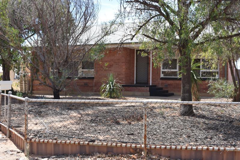 8 TIPPER STREET BERRI<BR>SA 5343