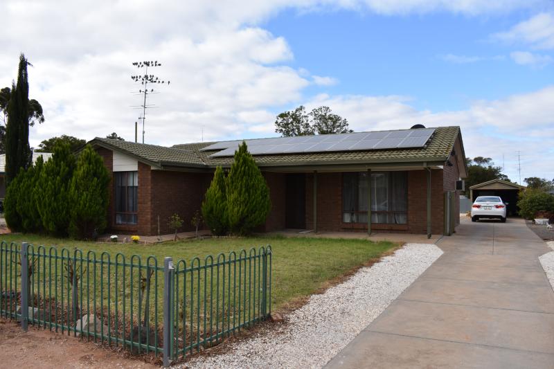 17 BURNS STREET WAIKERIE<BR>SA 5330