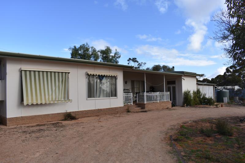 100 BASSHAM ROAD BARMERA<BR>SA 5345