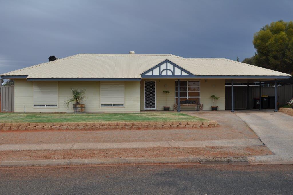 4 PINE CRESCENT ROXBY DOWNS<BR>SA 5725