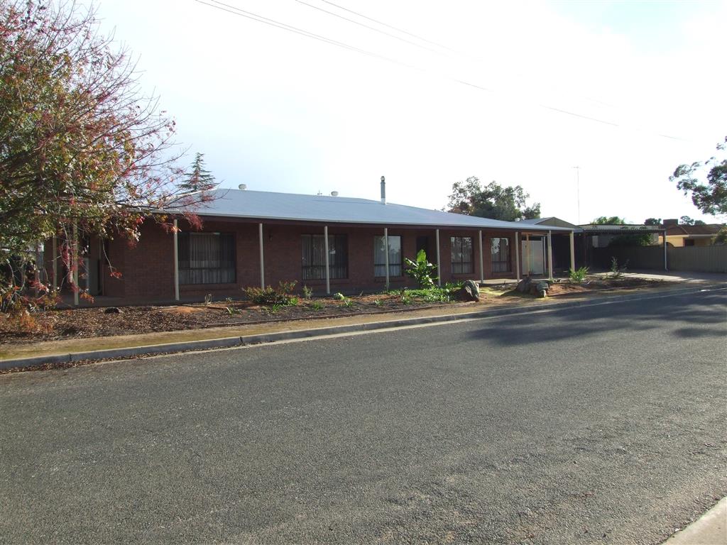 1 PETCH STREET LOXTON<BR>SA 5333