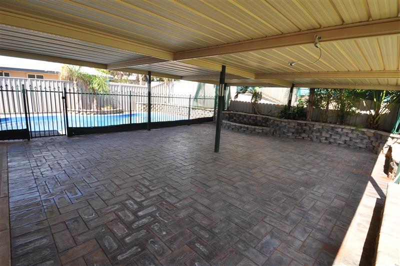 2 SANTALUM WAY ROXBY DOWNS<BR>SA 5725